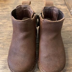 Ugg boys boots